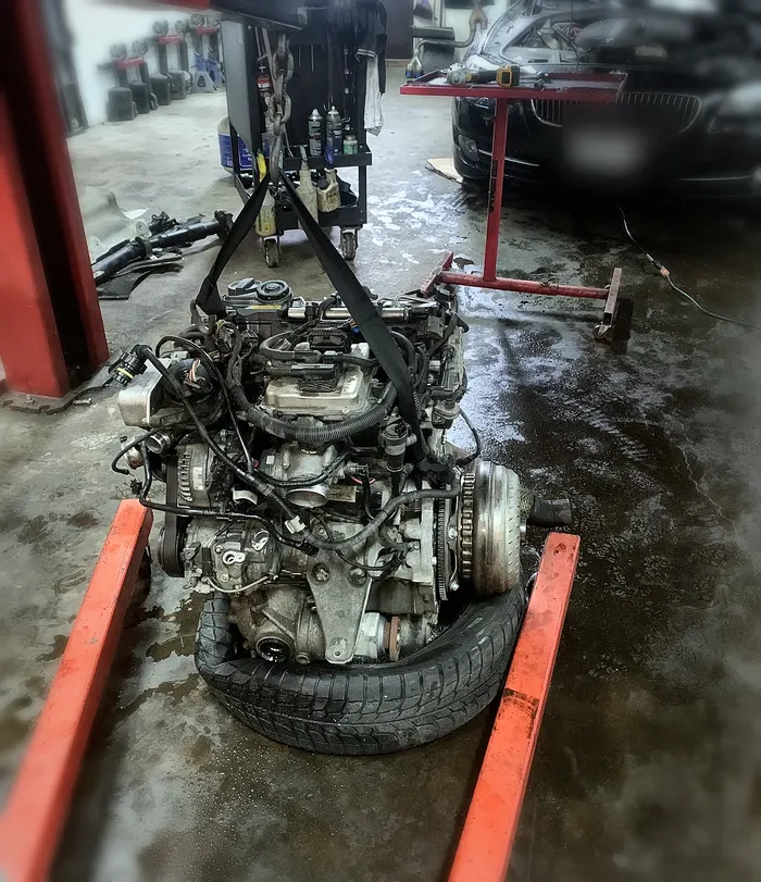 Mechanic Nation real work: Engine and transmission out of the car