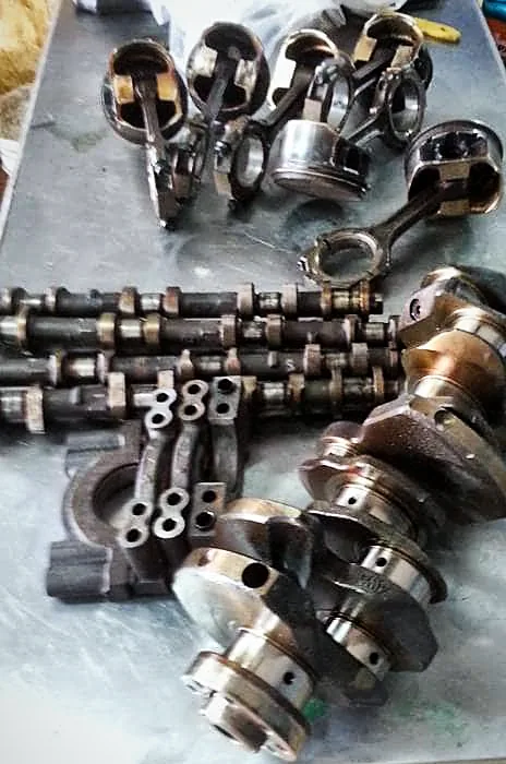 Mechanic Nation real work: Engine rebuild: pistons, crankshaft and camshafts