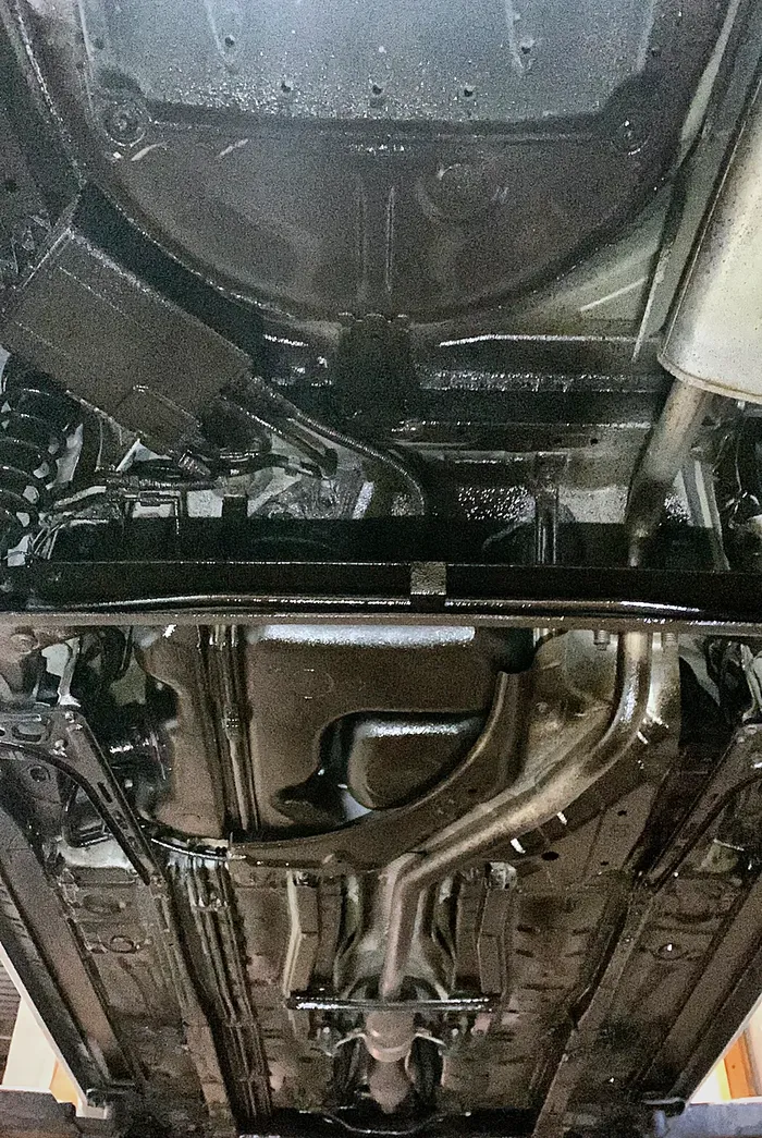 Mechanic Nation real work: Oil-based undercoating spray application